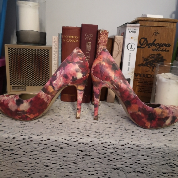 BCBG Flower Print Heels - Picture 5 of 8
